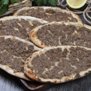 Pomegranate Molasses Meat Sfiha – 0.5 kg (20 Pieces)